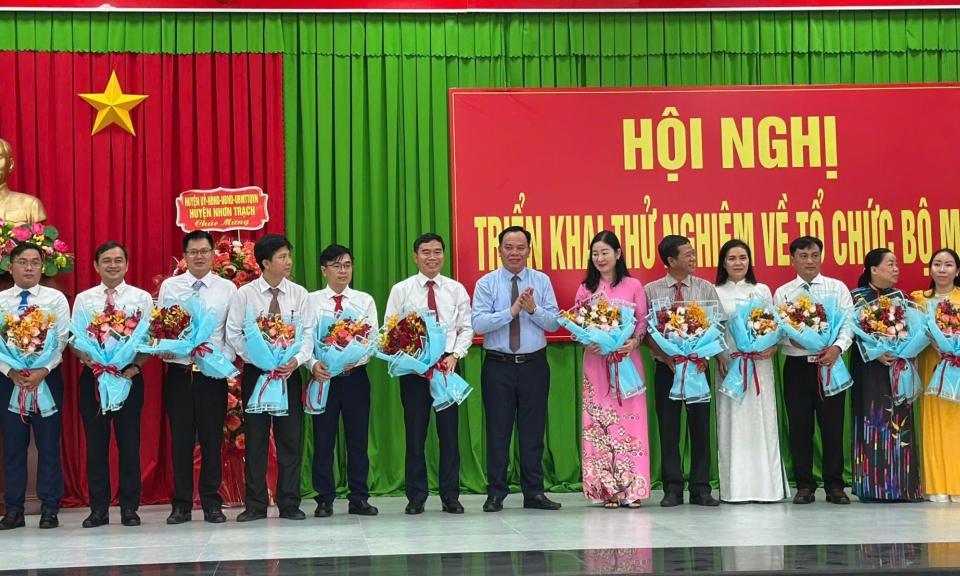 Chuẩn bị tổ chức Lễ c&amp;#244;ng bố Nghị quyết của Quốc hội về s&amp;#225;p nhập tỉnh; c&amp;#225;c Quyết định của Trung ương Đảng về th&amp;#224;nh lập Đảng bộ tỉnh v&amp;#224; nh&amp;#226;n sự l&amp;#227;nh đạo tỉnh Đồng Nai